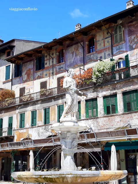 Cosa vedere a Verona, Piazza delle Erbe. 