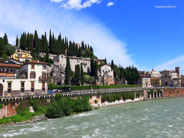 Cosa vedere a Verona in un giorno. Il Teatro Romano di Verona ai piedi del Colle di San Pietro.