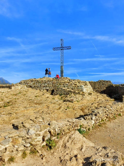 La Croce della Rocca di Manerba sul Lago di Garda.