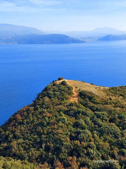 Rocca di Manerba: trekking panoramico sul Lago di Garda.