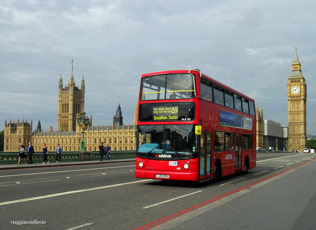 Londra, House of Parliament, Big Ben e autobus a due piani londinese.