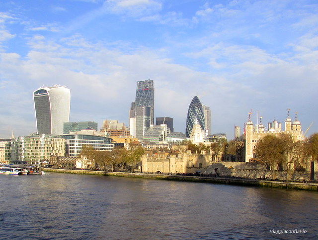 Panorama del Tamigi e della City di Londra.