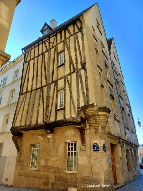 Parigi insolita e segreta. Rue des Barres.