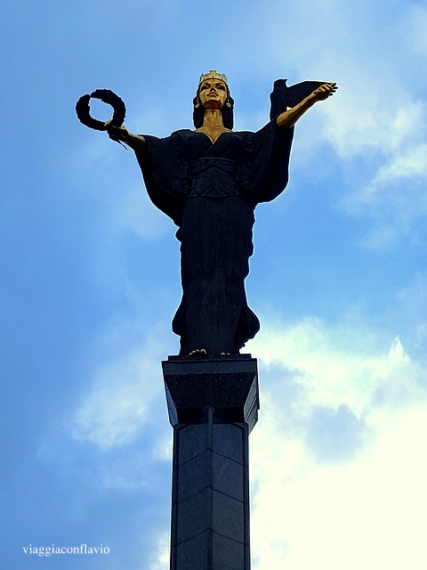 Cosa vedere a Sofia: Saint Sofia Monument.