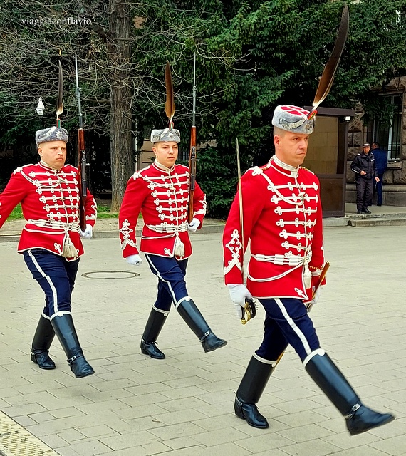 Cosa vedere a Sofia: Presidential Palace of Republic of Bulgaria. Cambio della Guardia.
